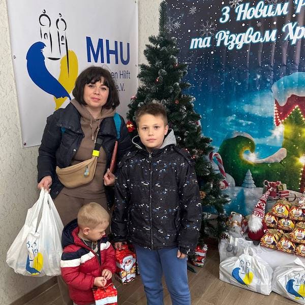 Internally displaced receive help from MHU in Ukraine